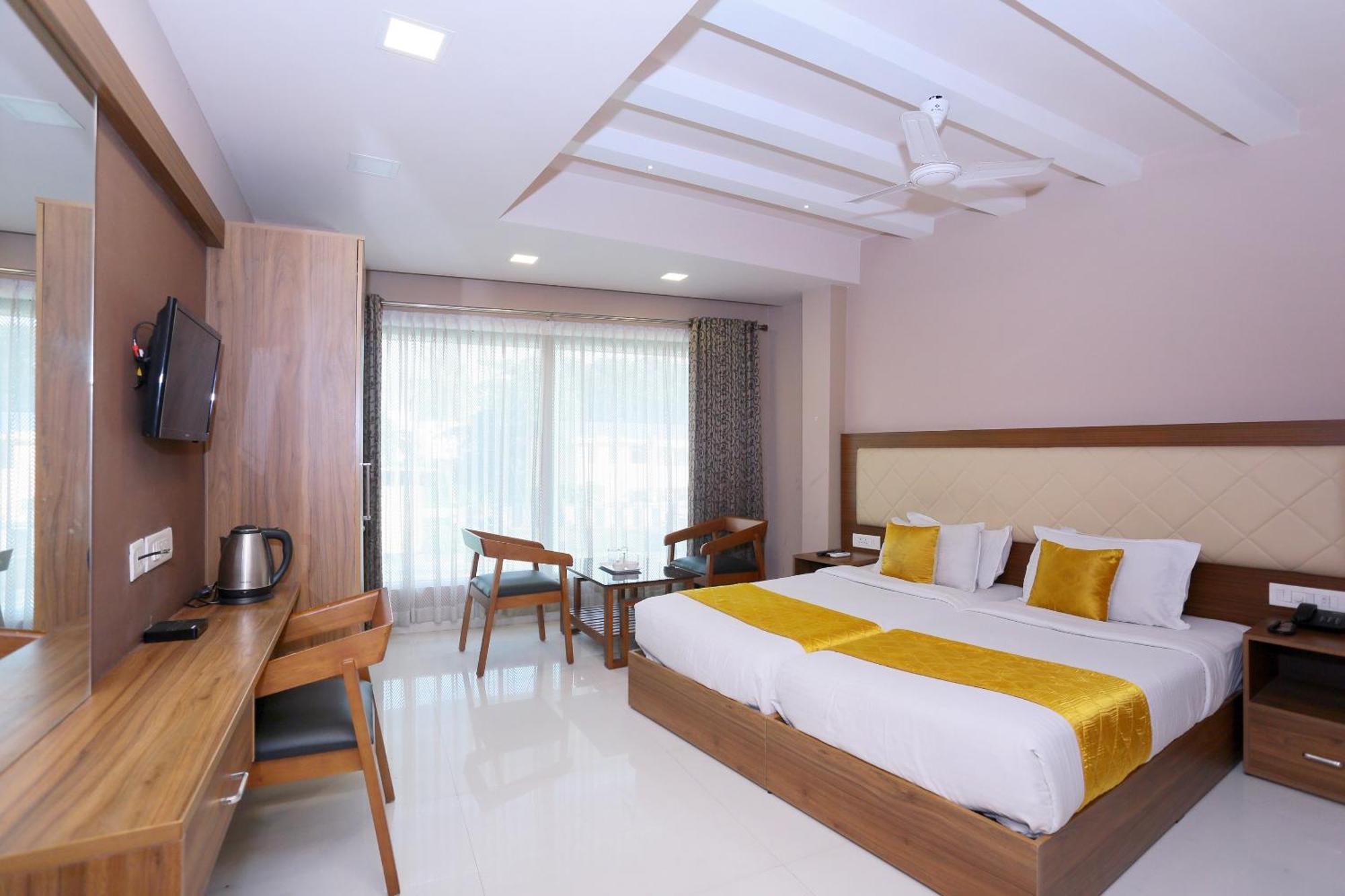 Kochi Oyo Flagship 25093 Hotel Thamam מראה חיצוני תמונה