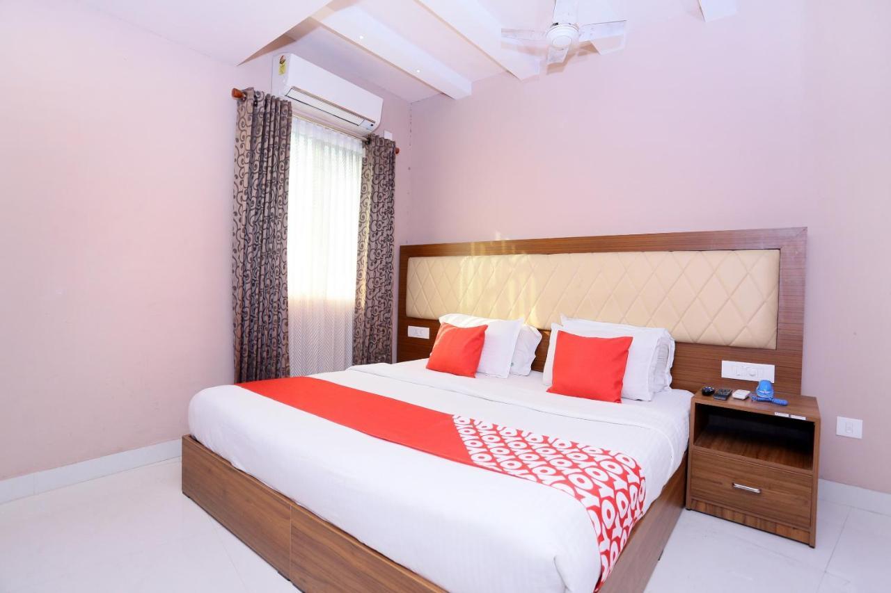 Kochi Oyo Flagship 25093 Hotel Thamam מראה חיצוני תמונה